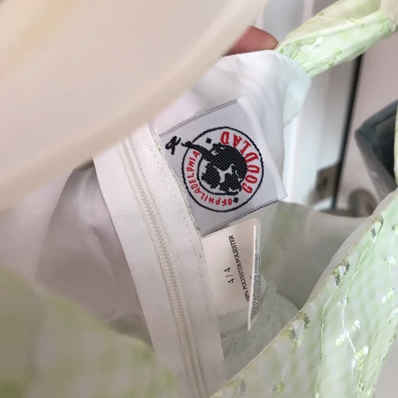 Formal dress - Picture 3 of 3